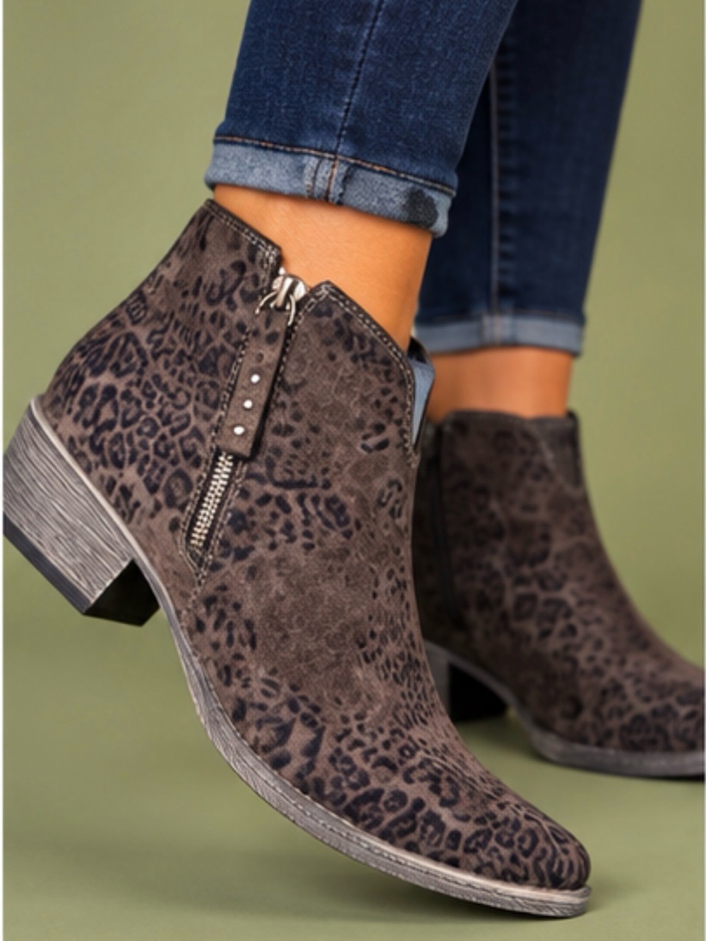 Very G Divine Leopard Print Ankle Booties Taupe Brown Women’s Size 9.5 NIB